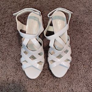 Cross cross nude heels